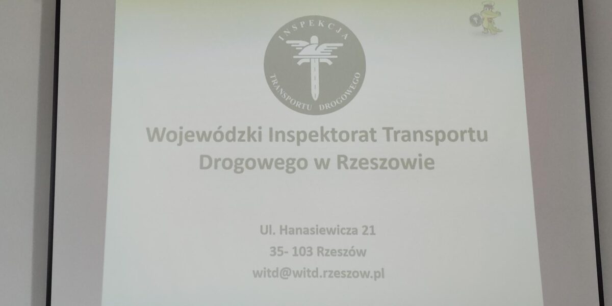 Inspektorzy w rzeszowskiej 18-ce.