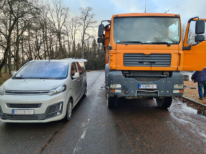 na miejscu kontrolnym pojazd ITD i kontrolowana ciężarówka