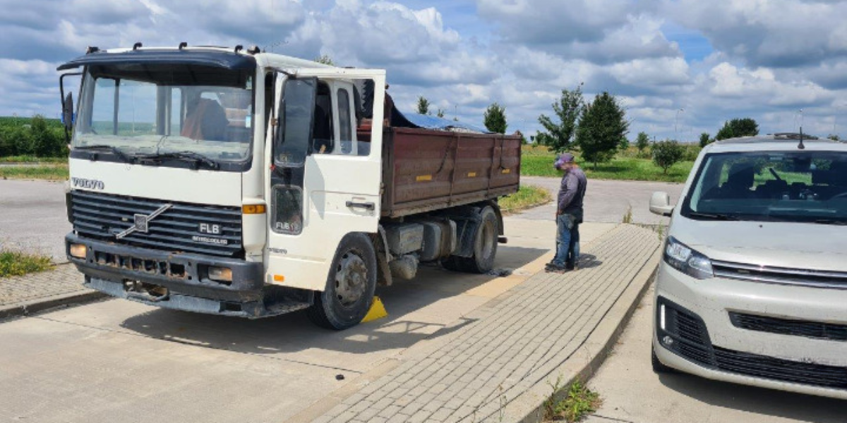 Fatalny stan techniczny, a do tego za ciężki.