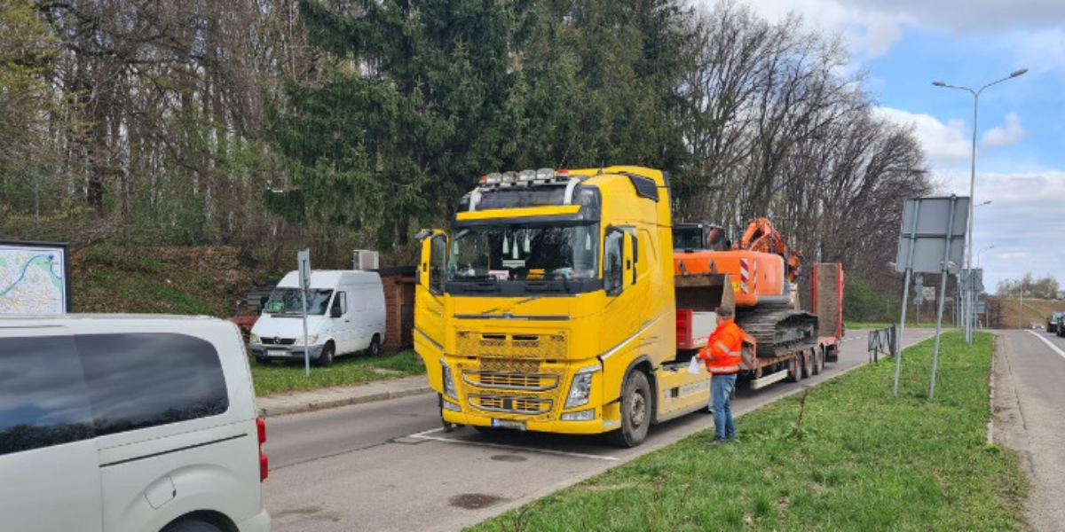 Z koparką, za ciężki i za duży